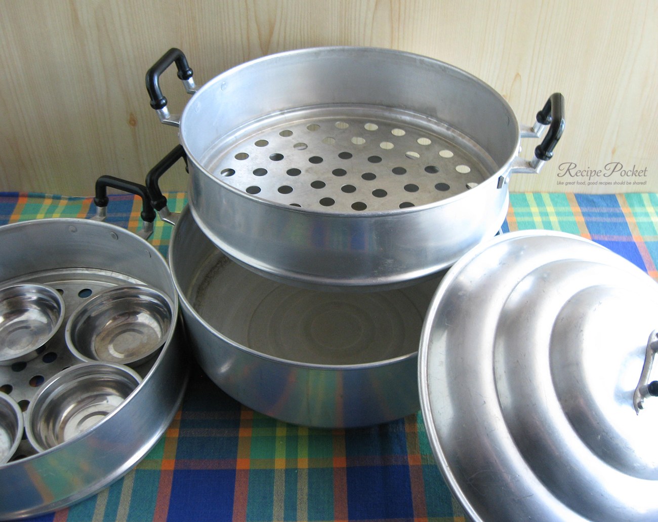 Large steamer pot.
