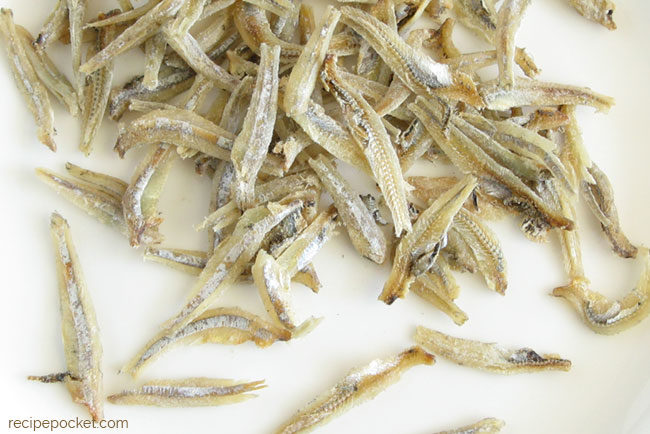 Dried anchovies image.