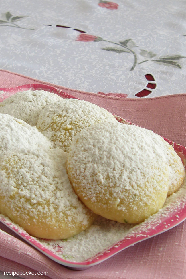Ricotta cookies with icing dusted over the top