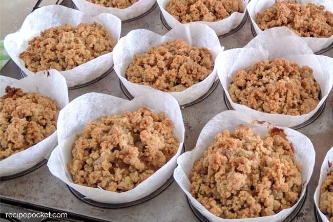 Easy cut round edge tulip muffin liners.