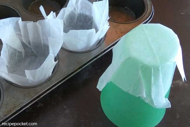 How to make muffin liners - cup moulding 4