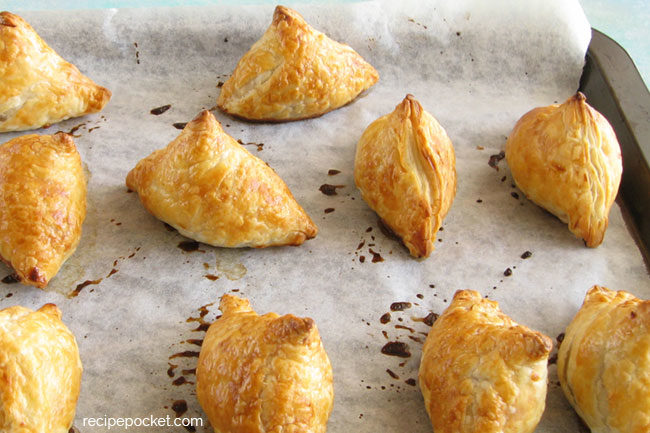 Straight from the oven chicken samosas