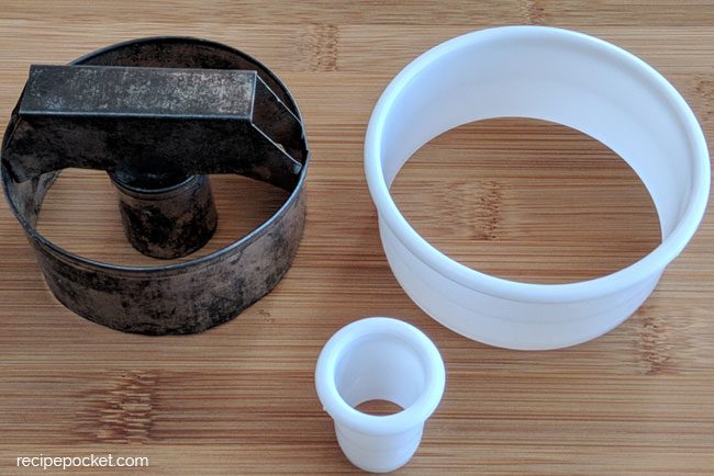 Picture showing examples of donut cutters.