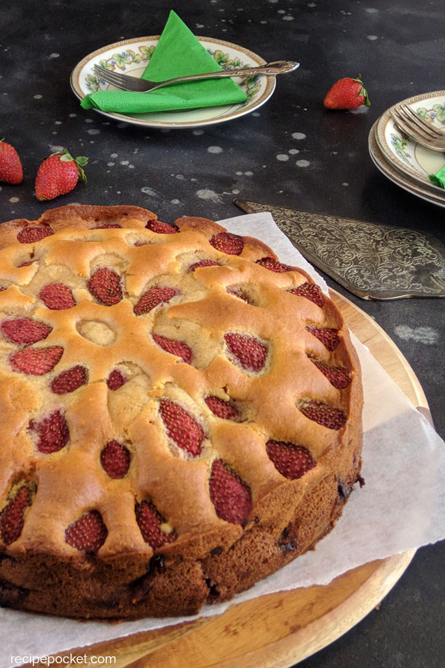 Strawberry low fat cake with applesauce without a dusting of icing sugar.