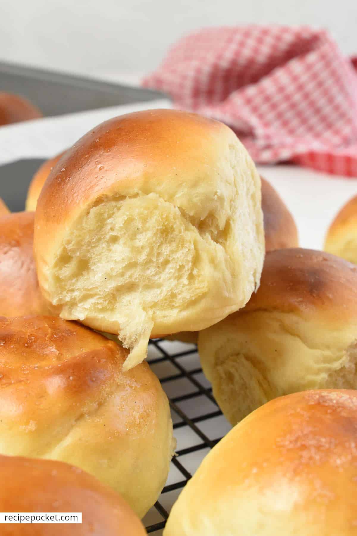 A close up of Hawaiian dinner rolls.