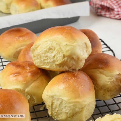 Closeup of Hawaiian dinner rolls on a wire rack.