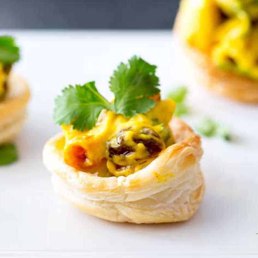Thais curried chicken curry puff pastry cups.