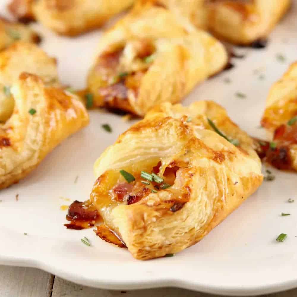 Ham and cheese puff pastry appetizers.