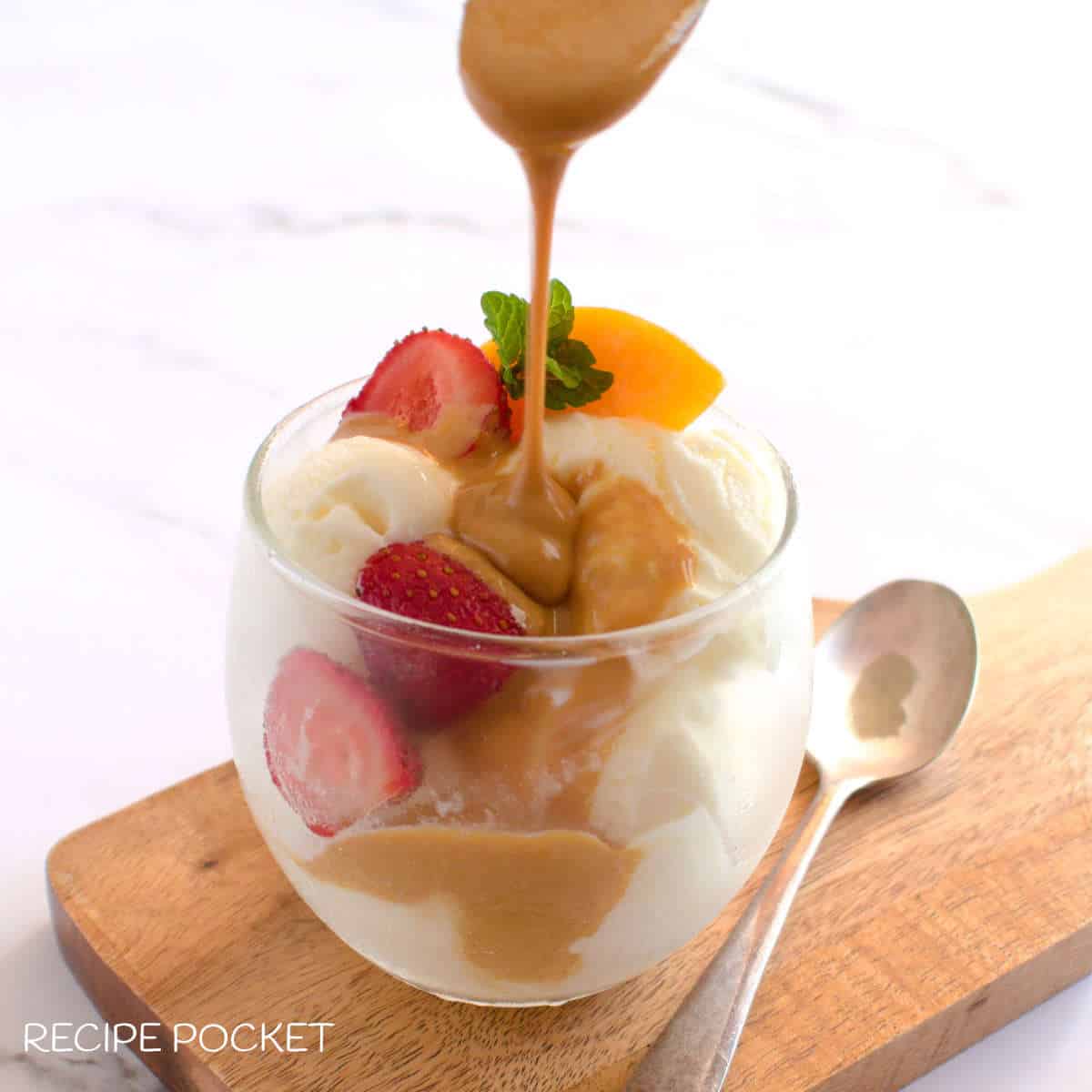 Easy dessert with dulce de leche sauce.