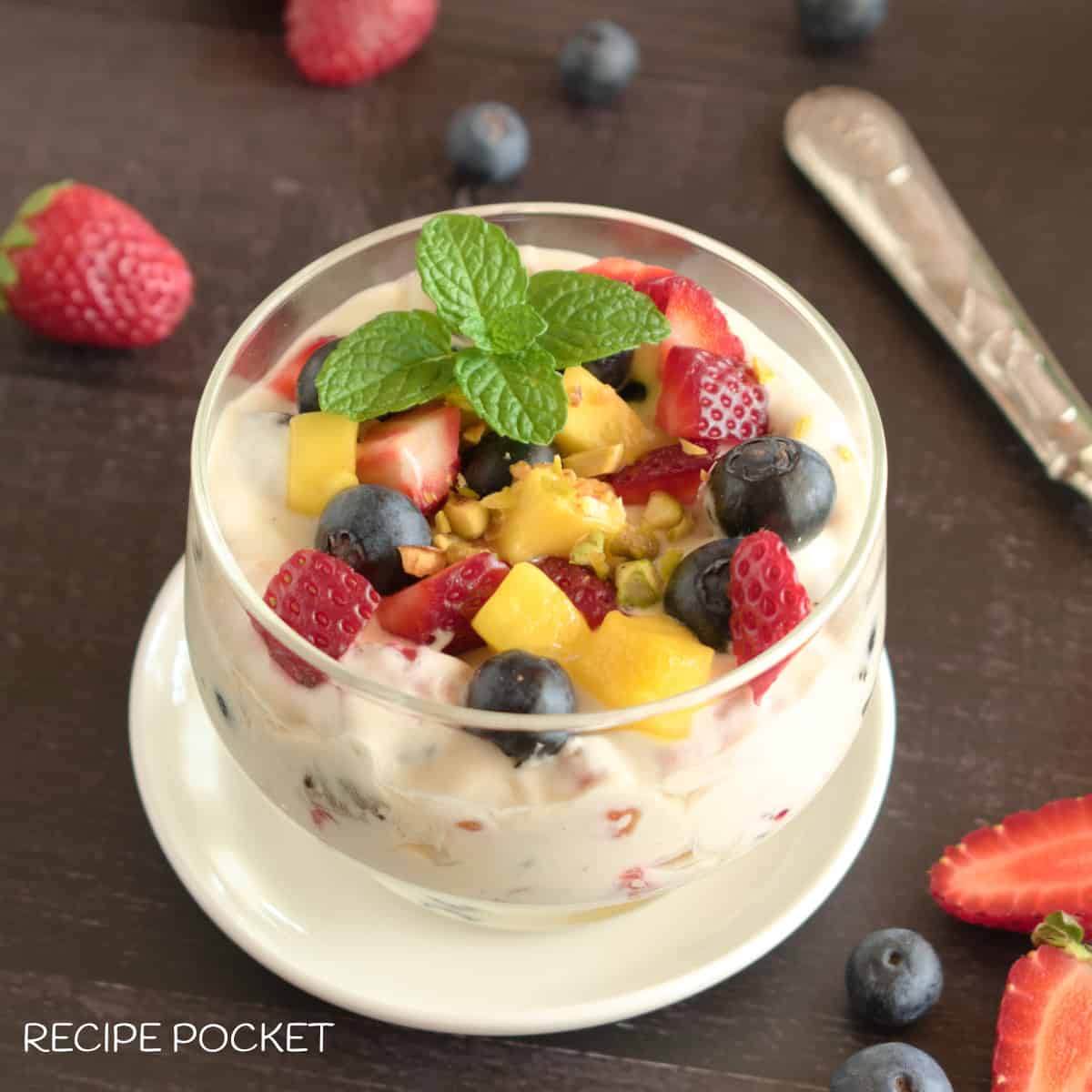 Cream dessert with fresh fruits.