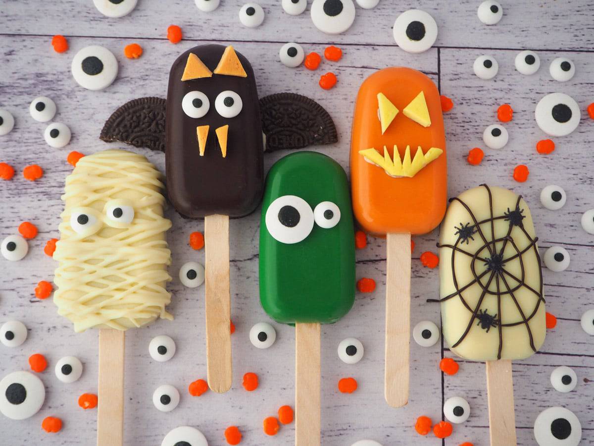 Halloween themed cake sickles.