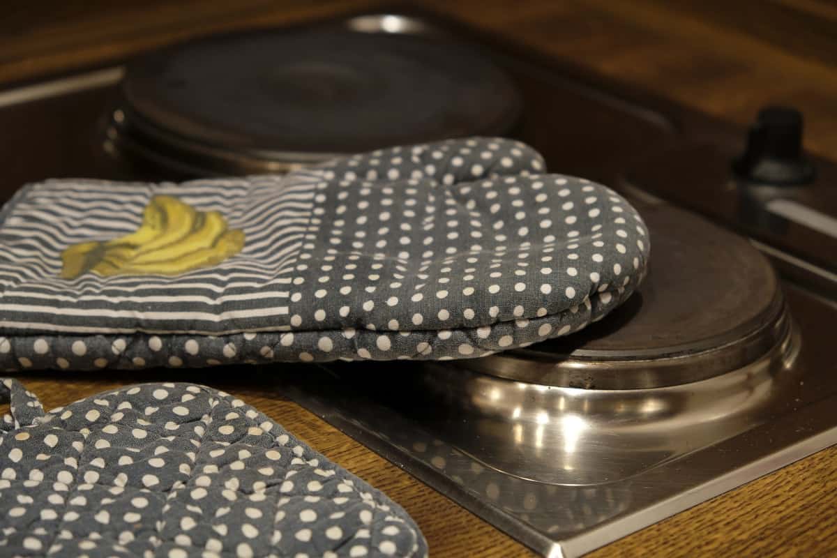 A pair of oven mitts.